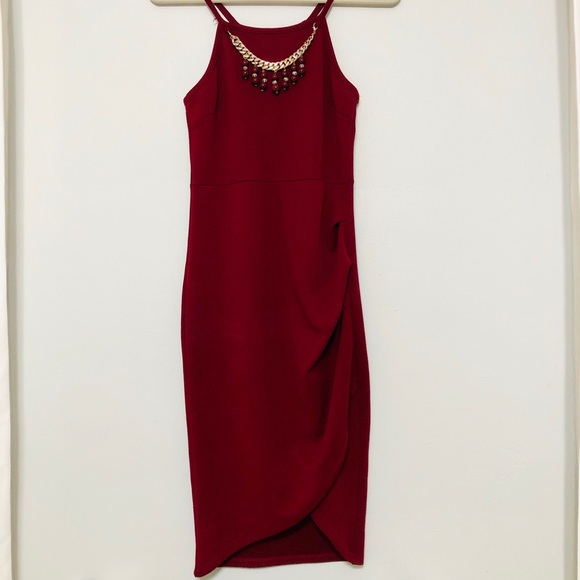Charlotte Russe Dresses & Skirts - NWT Burgundy Dress with Cute Necklace